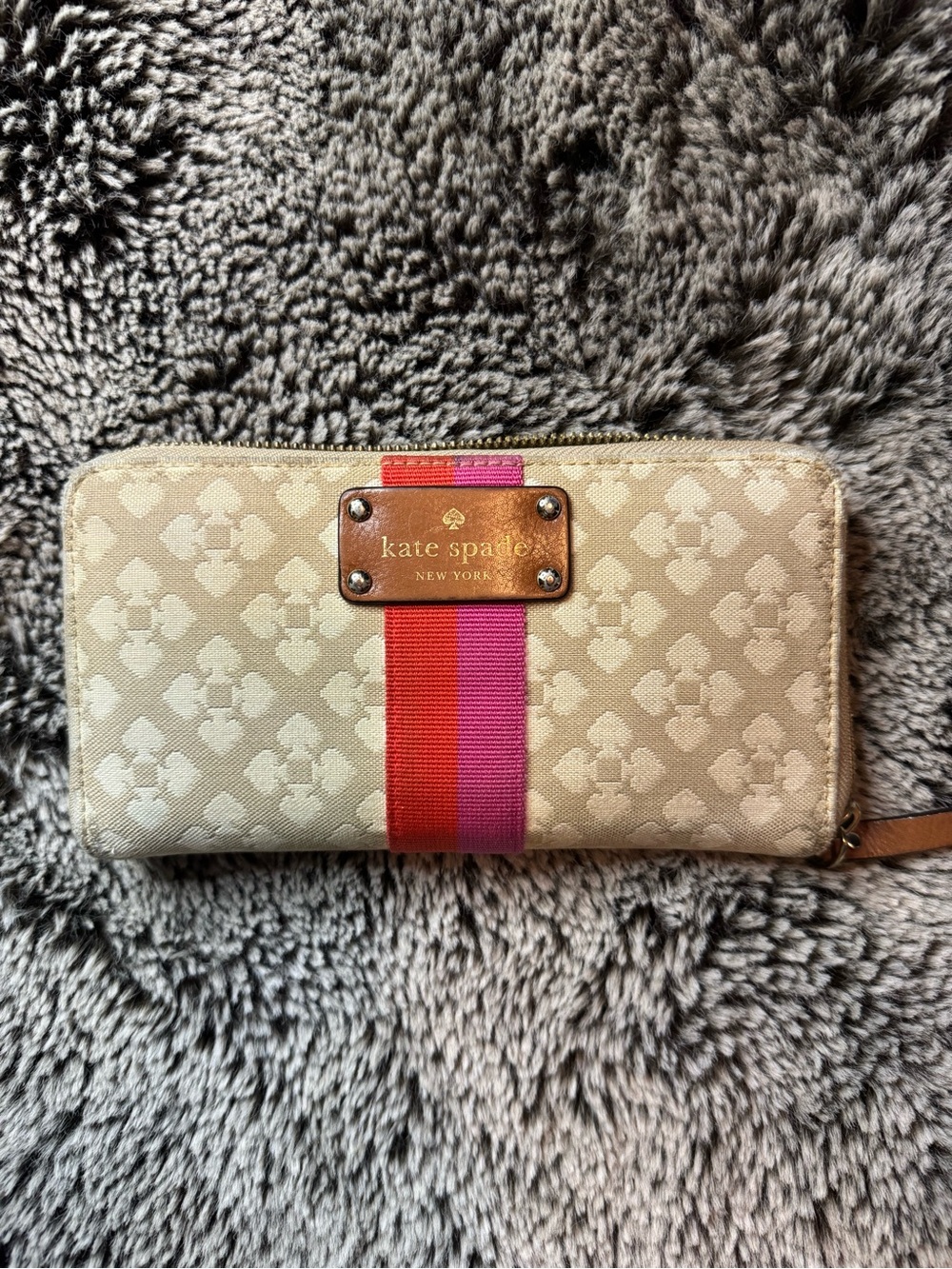 kate spade Beige Signature Zip Wallet with Pink-Red Stripe